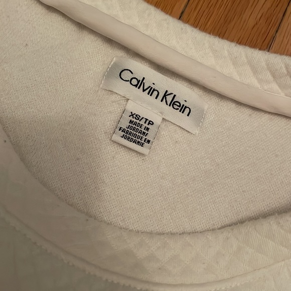 Calvin Klein sweater - Picture 4 of 4